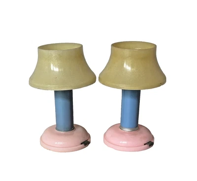 2 Lámparas de mesa de colección para casa de muñecas luces miniatura a pilas 1 funcionando 3,25" H Foto 1 de 4