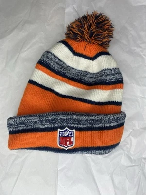 Denver Broncos Juvenil Pom Gorro Nueva Era NFL Tejido Invierno Gorra Naranja Azul Marino Foto 1 de 3