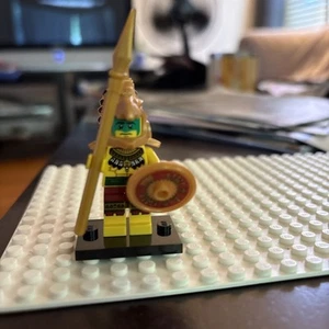 Lego Minifigure Series 7 Aztec Mayan jungle warrior spear bird mask - Picture 1 of 4