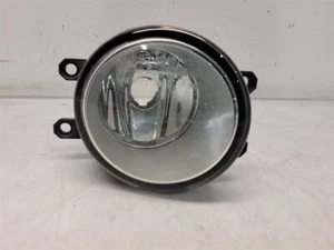 2009-10 Pontiac Vibe Passenger Right Fog Light *ROCK CHIPS* - Picture 1 of 5
