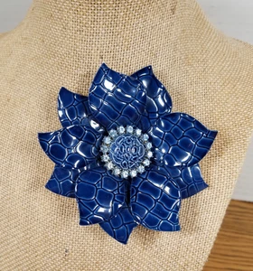 Vintage Enamel Flower Brooch Pin Metal Blue Enamel Blue Rhinestone Crock Pattern - Picture 1 of 9