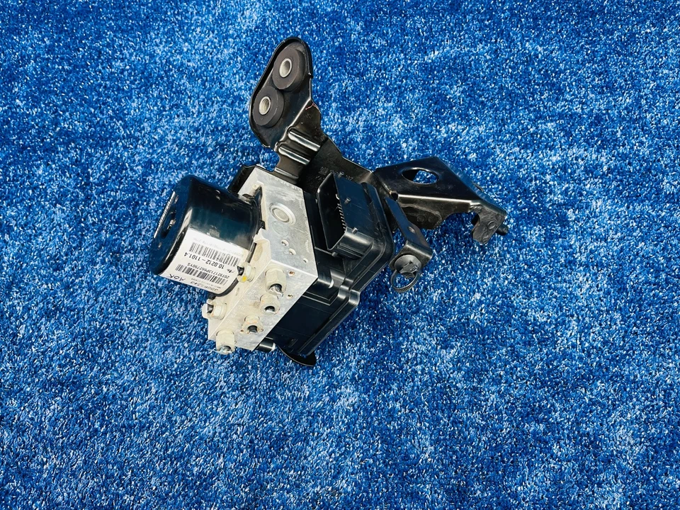 Модуль насоса ABS для Buick Cascada 2016–2019 годов от оригинального производителя с кронштейном 39061713 - Изображение 1 из 4