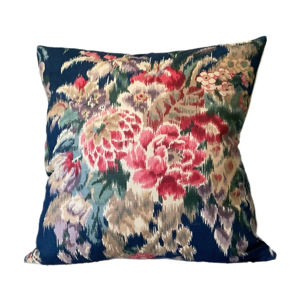 Almohada de plumón estampada vintage de algodón y lino Brunschwig & Fils Solesmes Foto 1 de 3