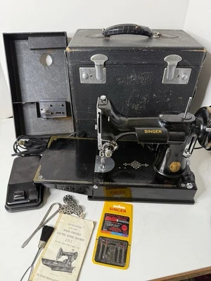 Vintage 1939 Singer Peso Pena 221 Máquina de Costura Estojo Acessórios AF165687 - Imagem 1 de 4