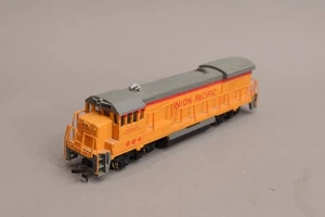 Bachmann ho Scale Union Pacific UP 824 Diesel Train Locomotive - Picture 1 of 4