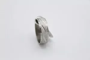 Silver Striped 7mm Band Ring | Stainless Steel | Costume Jewellery | T 1/2 - Picture 1 of 3