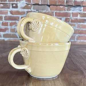 Paar Keramikbecher 24 Unzen gelb handgeworfen Tropfglasur Künstler signiert - Bild 1 von 14