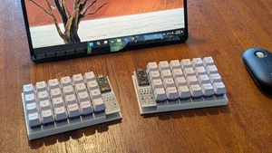 Biba40 Split Keyboard – Wireless Mechanical Keyboard (ZMK, Bluetooth, Custom) - Picture 1 of 8