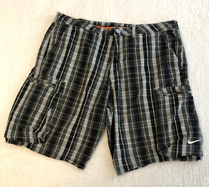 Vintage Nike Skateboarding Y2K Mens Size 34 Cargo Zippered Pockets Plaid Shorts - Picture 1 of 10