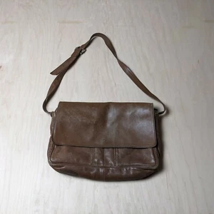 Well traveled, Vintage Enny Italian Leather Crossbody Bag - Picture 1 of 12