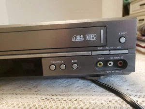 Samsung DVD-V2000 DVD-VCR COMBO - GETESTET (OHNE FERNBEDIENUNG) - Bild 1 von 5