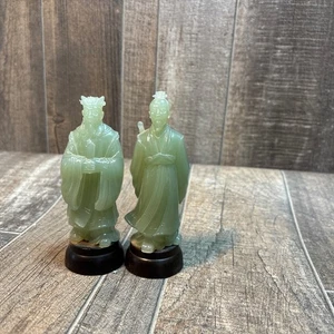 Vintage Jade Figuren Paar aus Hongkong handgeschnitzte Männer auf Ständer - Bild 1 von 4