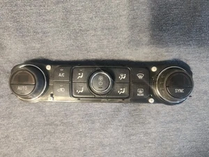 2016-2018 Chevrolet/GMC Silverado/Sierra HVAC Control Panel - Picture 1 of 5