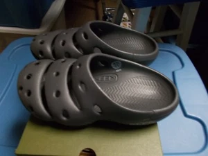 NIB Keen Womens Size 10 Yogui Slip On Clogs Magnet/Black New - Picture 1 of 4