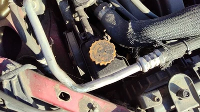 Bomba de dirección asistida Dodge Neon 2003-2005 con soporte de montaje OEM 2,0 L 05272780AD Foto 1 de 3