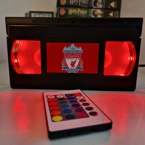 Liverpool FC USB LED VHS Bandlampe Weihnachten Geburtstag Geschenk Retro Fußball Licht - Bild 1 von 3