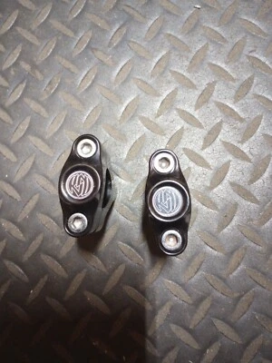 RSD - 0208-2049-SMB - Elevadores de nostalgia para 1 pulgada Manillar, 2 pernos - Black Ops Foto 1 de 4