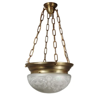 Antigua araña de cúpula invertida neoclásica de latón con pantalla iridiscente, NC4747 Foto 1 de 4