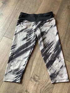 Watson’s Youth Girls Black White Gray Athletic Capri Leggings Size S Small 7 GUC - Picture 1 of 9