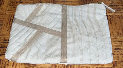 Bolso sin asas o maquillaje Anthropologie “Miss Albright” de lino brillante Foto 1 de 3