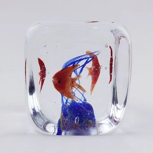Vintage Dynasty Gallery Blown Glass Aquarium Cube Paperweight with Red Fish - Picture 1 of 12