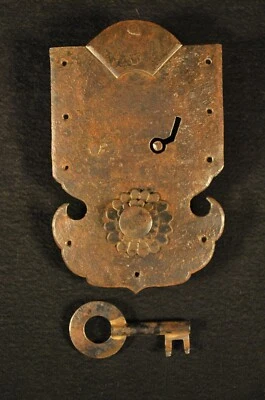 CERRADURA JAPONESA ANTIGUA HIERRO TANSU CON LLAVE DE TRABAJO Foto 1 de 4