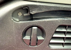 Zubehör für Audi Q3 Reparatur der Haltevorrichtung für die Gepäckraumabdeckung - Bild 1 von 10