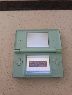 Nintendo Ds Lite - image 1 of 4