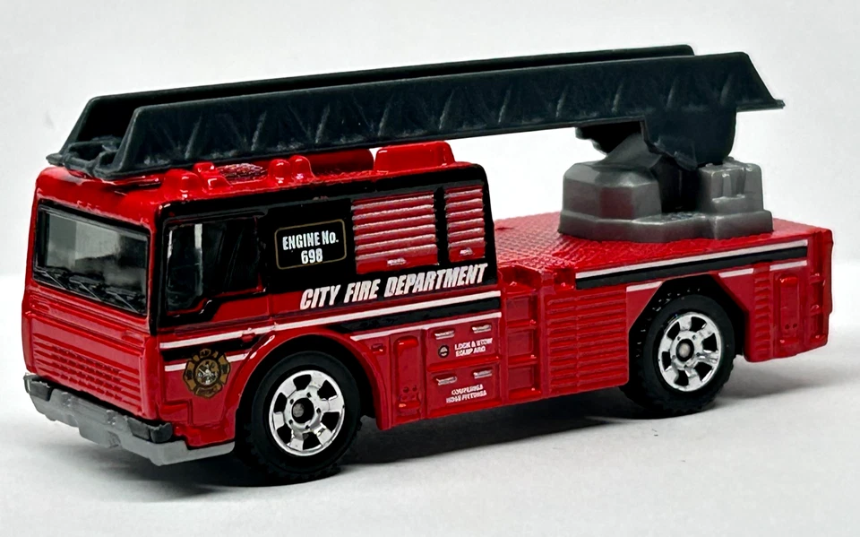 Matchbox 2009 City Fire Dept FIRE ENGINE (Red) Loose - Image 1 of 4