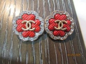 CHANEL 2 BUTTONS 22MM, RED, GOLD tone, metal THIS IS FOR 2 - Picture 1 of 8