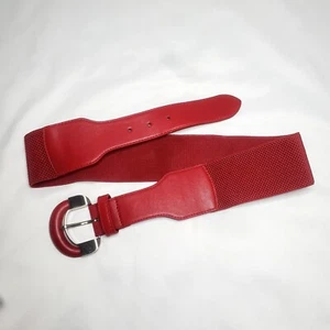 Cinturón elástico tejido y plisado sintético rojo talla pequeña con acento plateado - Imagen 1 de 7