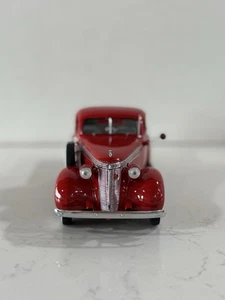 Danbury Mint 1937 Studebaker Pickup 1/24 Scale Model Stored In Glass Case. - Picture 1 of 9