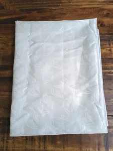 Lot of Fabric 2yrds x 44" Satin Type, white bird pattern - Picture 1 of 3