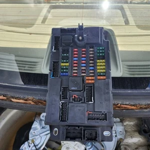 2007-2014 MINI COOPER R56 FRONT SAM FUSE BOX RELAY FUSES RELAYS OEM 3453738 - Picture 1 of 5