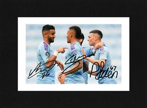 FOTO FIRMADA 8X6 MAHREZ JESUS FODEN Montaje Listo para Enmarcar CIUDAD DE MANCHESTER - Imagen 1 de 2