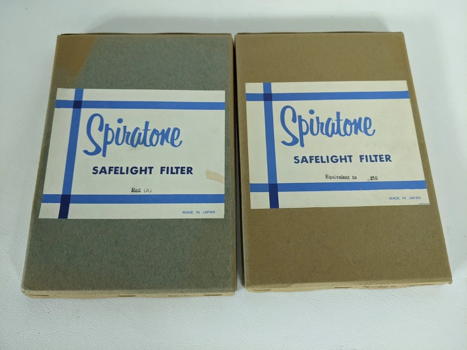2 Spiratone safelight filters equivalent to #10 for 5 x 7 safelight lamp - Imagem 1 de 1