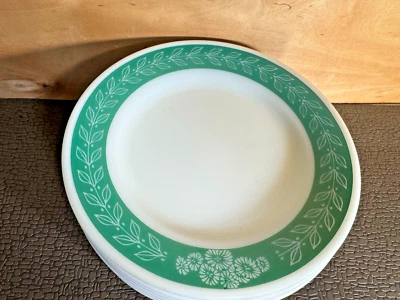 Platos de cena Pyrex hoja de laurel verde 9" Foto 1 de 4