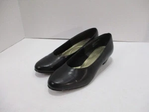 Soft Style Heels Shoes Womens 8 Black Pumps Closed Toe Slip On Low Cuban Heel - Picture 1 of 10