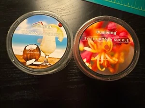 2x True Living Duftkerzen: Coconut Dream & Sweet Honey Suckle, je 3 Oz - Bild 1 von 3