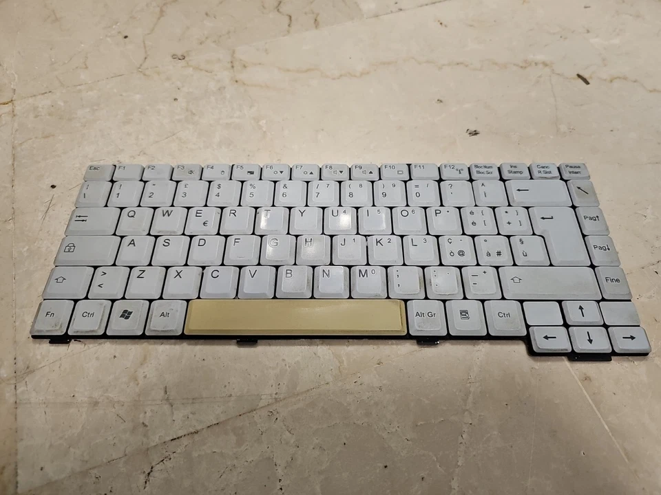 FSC K021346Q1 Amilo V7010 V8010 Tastiera Azerty Tastiera AEEF6FXI011 K020329B1 - Immagine 1 di 3