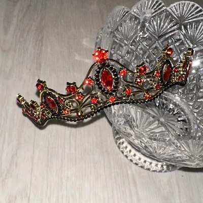 Tiara corona dorada negra con diamantes de imitación rojos para accesorio de cabello de cumpleaños de princesa novia Foto 1 de 4