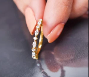 Moissanite Marquesa Banda Oro Amarillo Sobre 925 Anillo de Plata de Ley... - Imagen 1 de 4