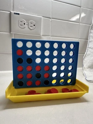 🎯 Vintage Milton Bradley Connect Four Travel Edition Complete MB Discs - Image 1 of 3