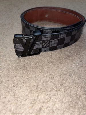 Cinturón inicial de cuero para hombre Louis Vuitton monograma talla 110/44 (hebilla suelta) Foto 1 de 4