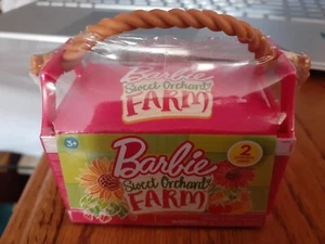 MATTEL Barbie Sweet Orchard Farm™ Series 1 Crate Carrier with 2 surprise animals - Picture 1 of 1