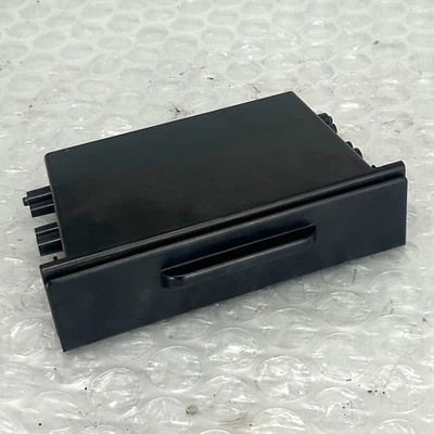 Caja de accesorios estéreo para Mitsubishi MONTERO SPORT K89W MK1 3.5 Foto 1 de 4