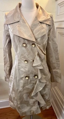 Gabardina chaqueta dorada Arden B manga larga abotonada para mujer talla pequeña Foto 1 de 4