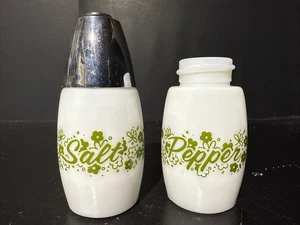 Corelle Gemco Spring Blossom Green Milk Glass Salt Pepper Shaker Daisy Pyrex - Picture 1 of 6