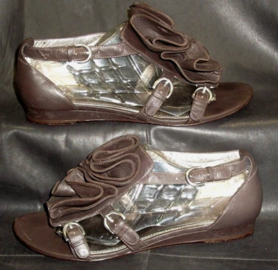 Saks Fifth Avenue Women's mud brown leather triple strap sandal shoes sz 7 1/2M - Image 1 of 4