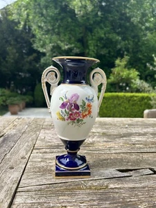 Meissen Amphorenvase weiss/kobaltblau mit Blumen - Zdjęcie 1 z 6